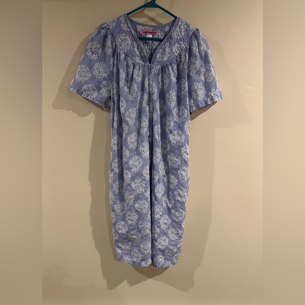 Vintage “5 More Minutes” house dress